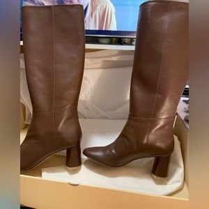 Loq boots NWT tall brown leather with box and dust back 37